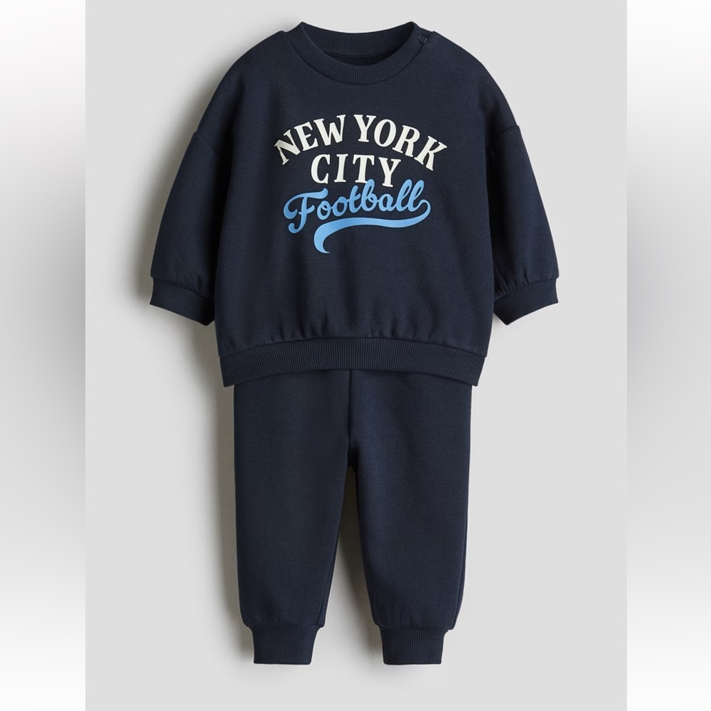 Navy Blue NYC Football Sweatshirt and Pants Set! Like new. 6-9m